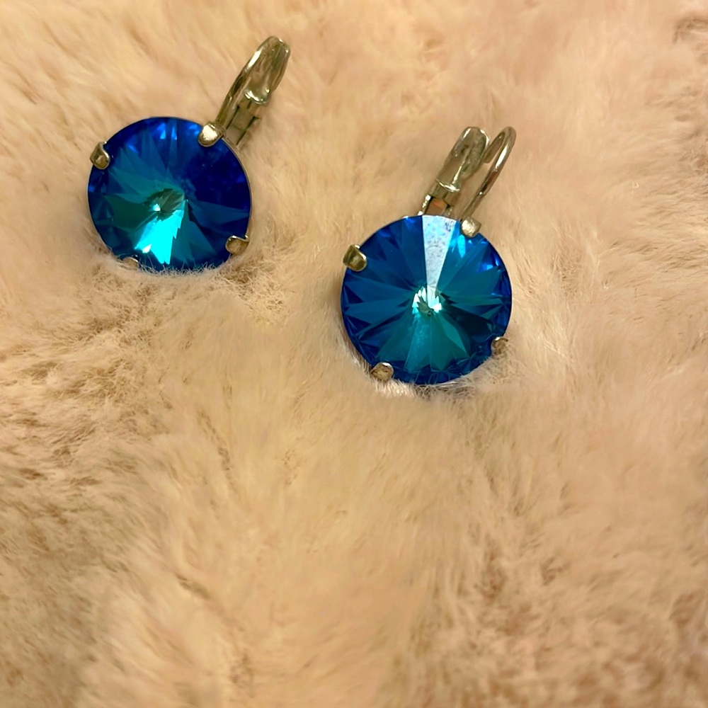 Sabika earrings never worn